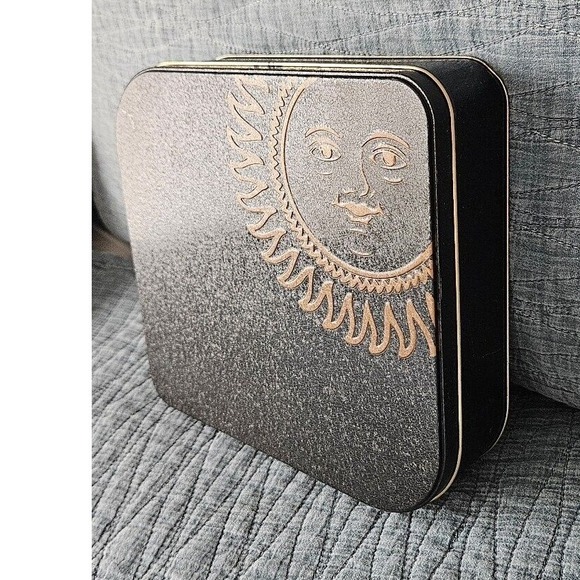 Vintage black and‎ brown sun tin storage container 9.5x8.5x3 inches decorative - Picture 3 of 9
